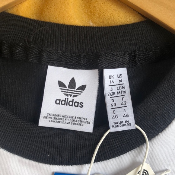 COPY - Adidas Logo Tee! 🖤 - Picture 4 of 5